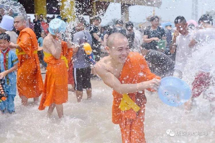 有关傣族泼水节作文500字：泼水节开始了