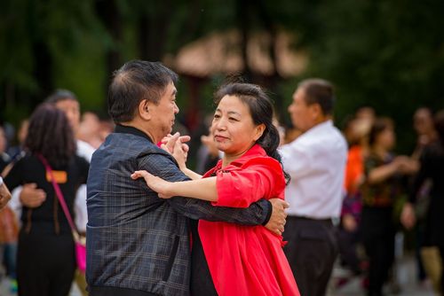 交谊舞联欢会主持词语