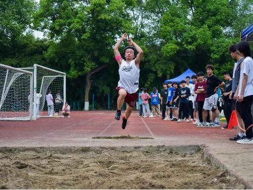 小学二年级运动会加油稿