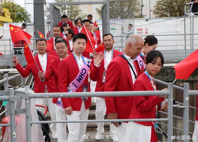 小学生运动会开幕式优秀主持词