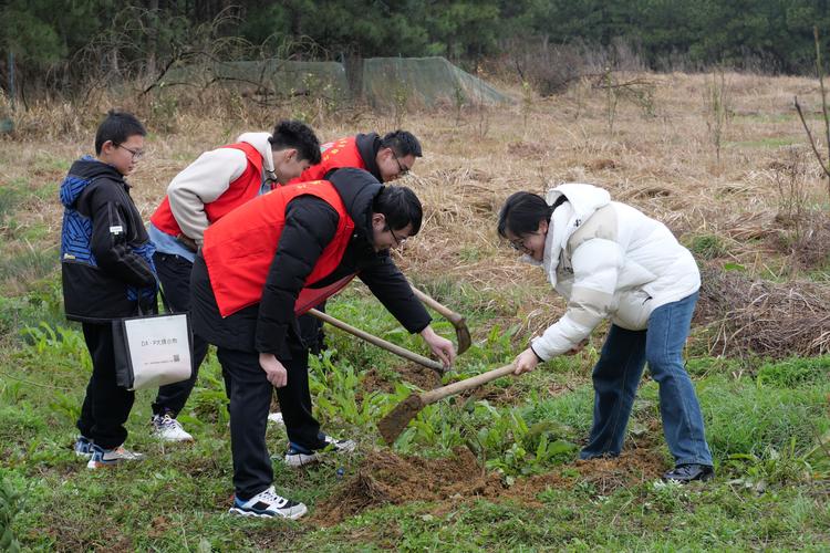 中学生3月12日植树节国旗下演讲稿